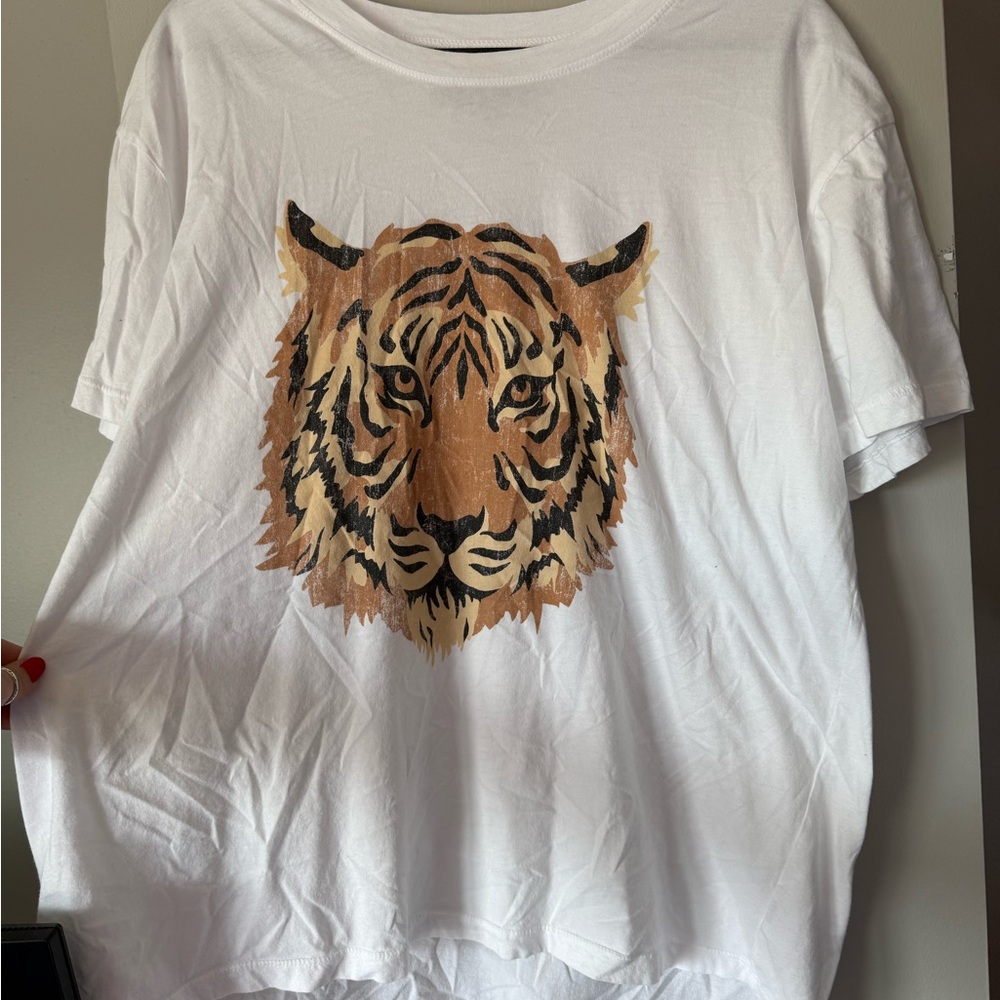 Oversized White Tiger Tshirt